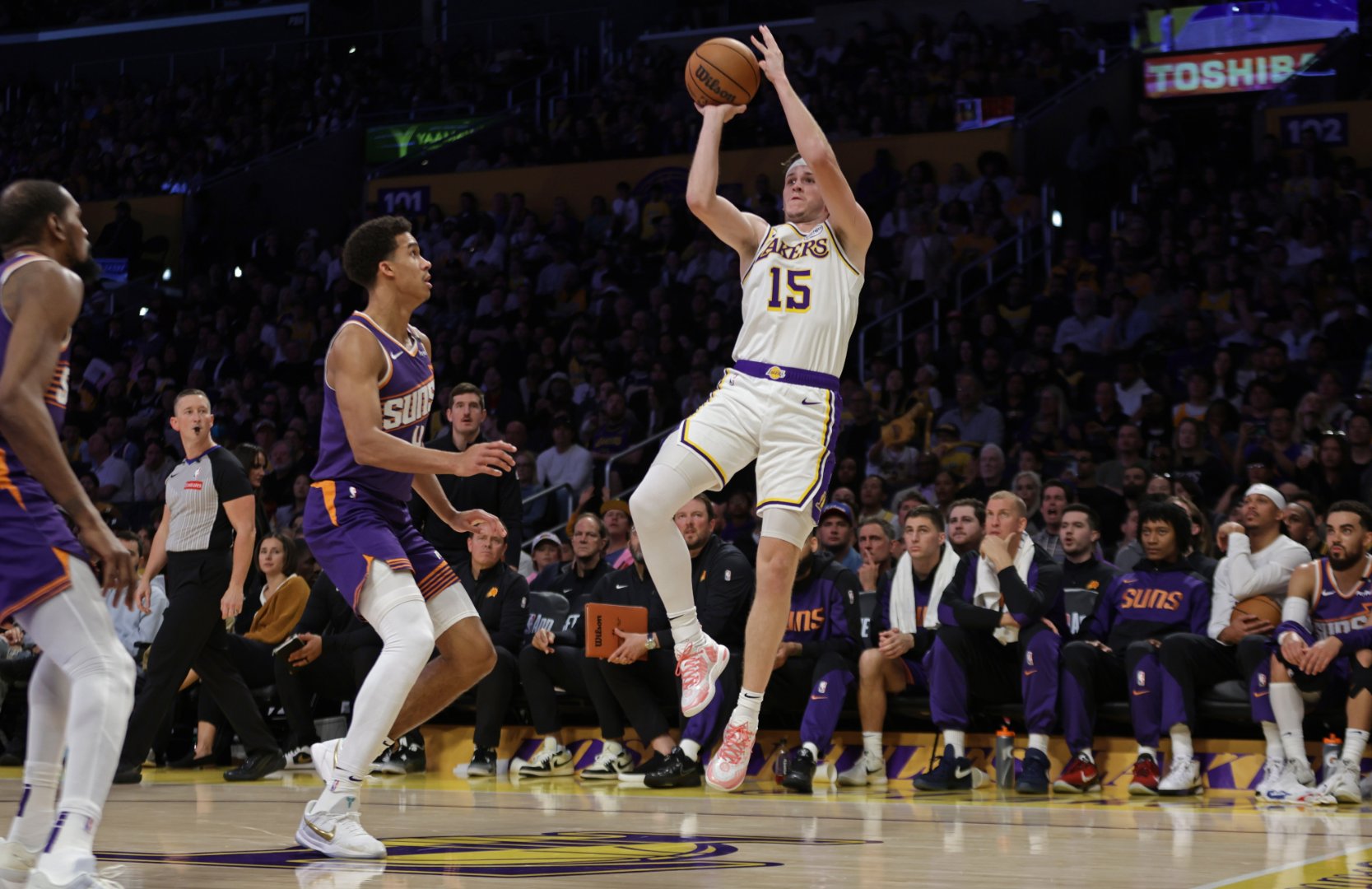 湖人轻取太阳，欧文关键制胜