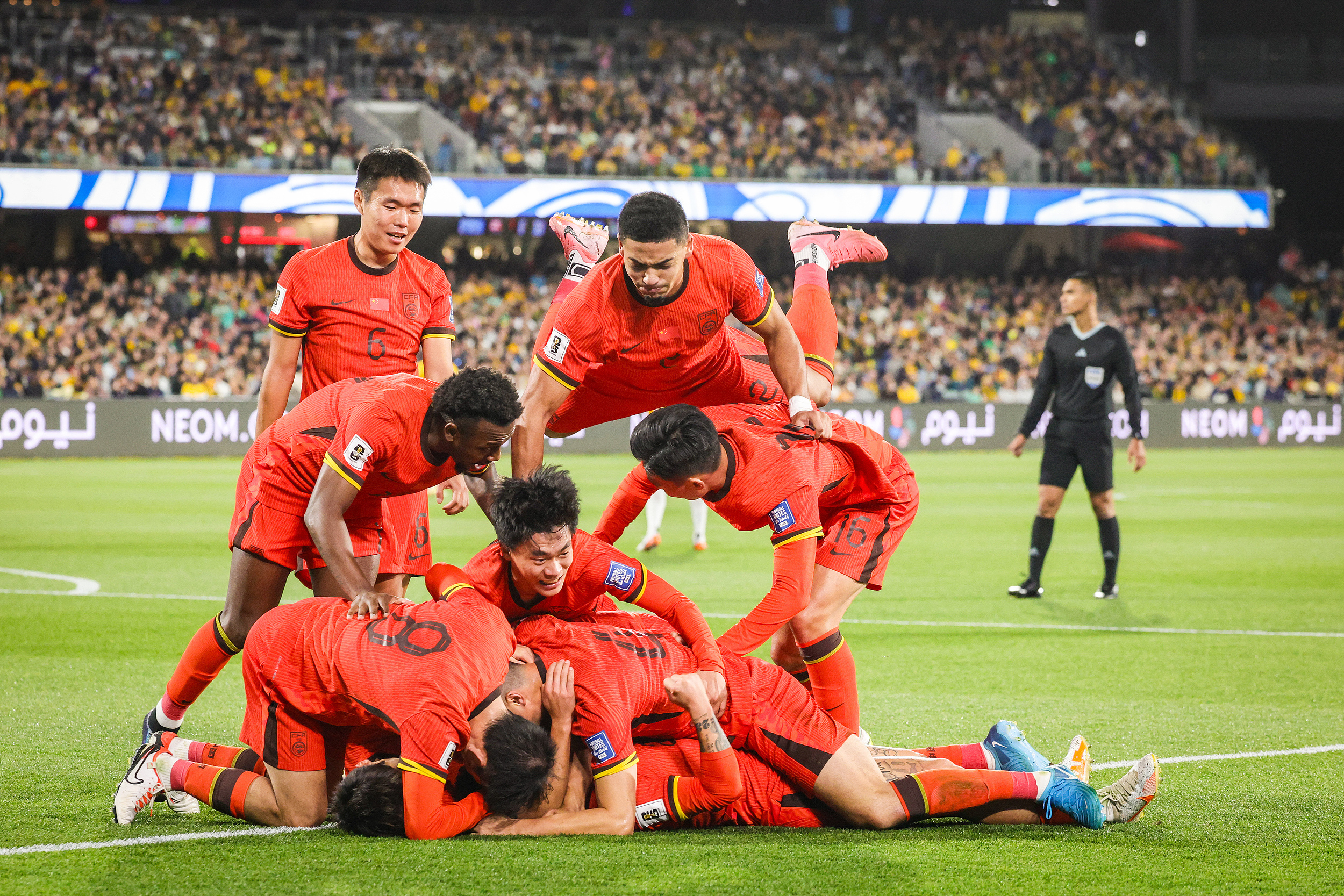 瑞典队逆转日本队，张继科点燃赛场