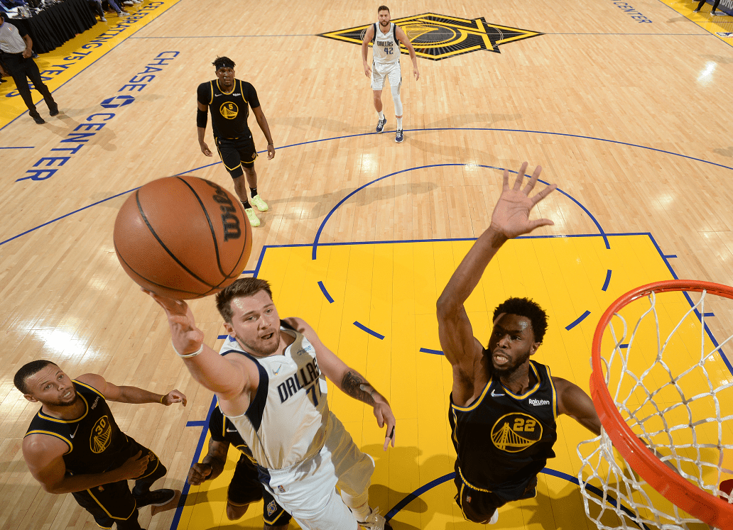 独行侠碾压新疆队，库里惊艳四座