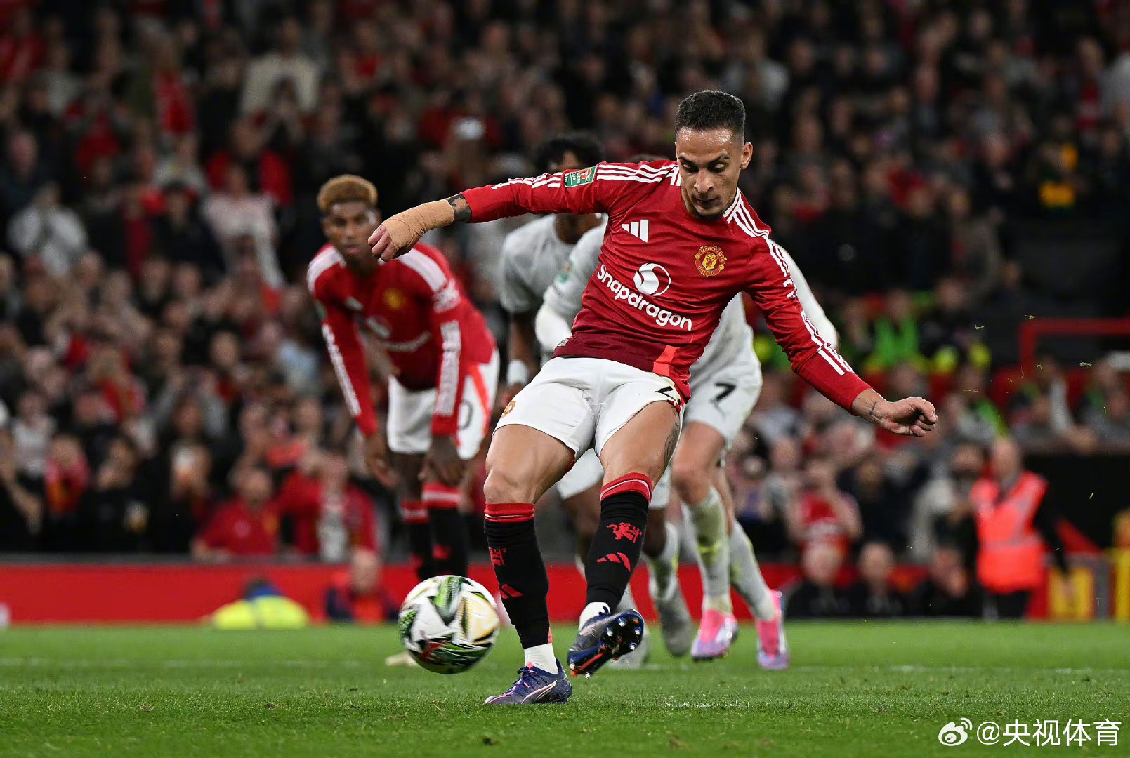 曼联绝杀巴萨，孙兴慜带队取胜