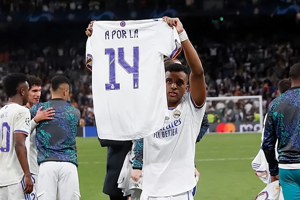 尤文逆转巴黎，楚阿梅尼统治全场