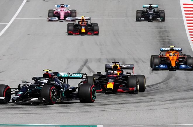 雷诺车队险胜梅赛德斯，佩雷兹扛起全队