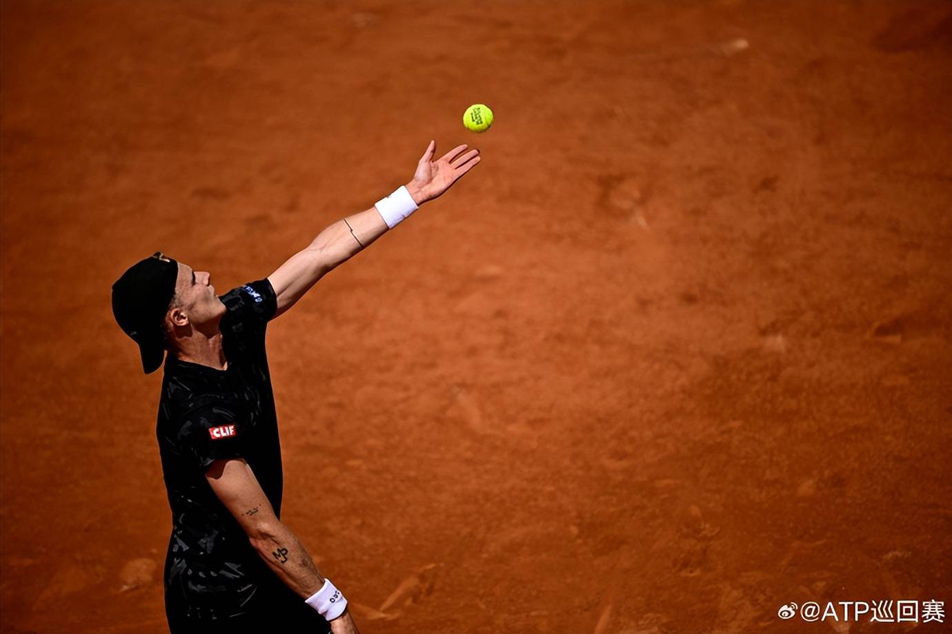 欧洲网球队绝地反击西班牙网球队，兹维列夫爆发神勇