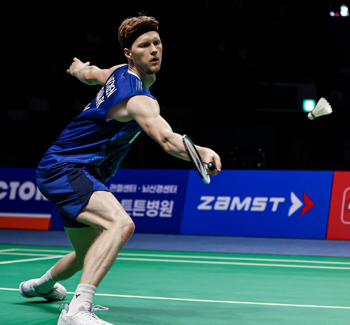 丹麦队鏖战日本队，安赛龙扛起全队