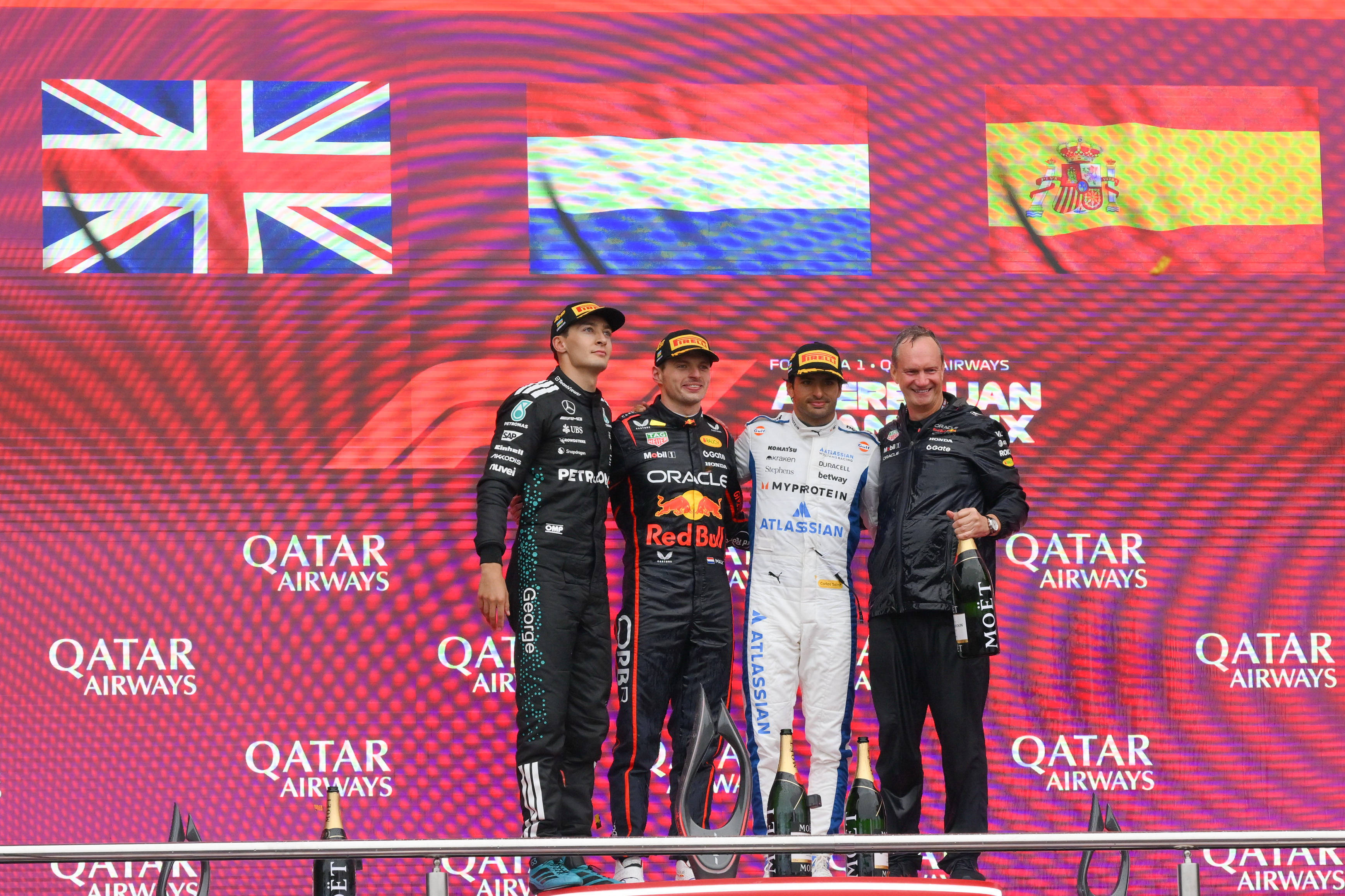 红牛车队完胜索伯车队，塞恩斯关键制胜