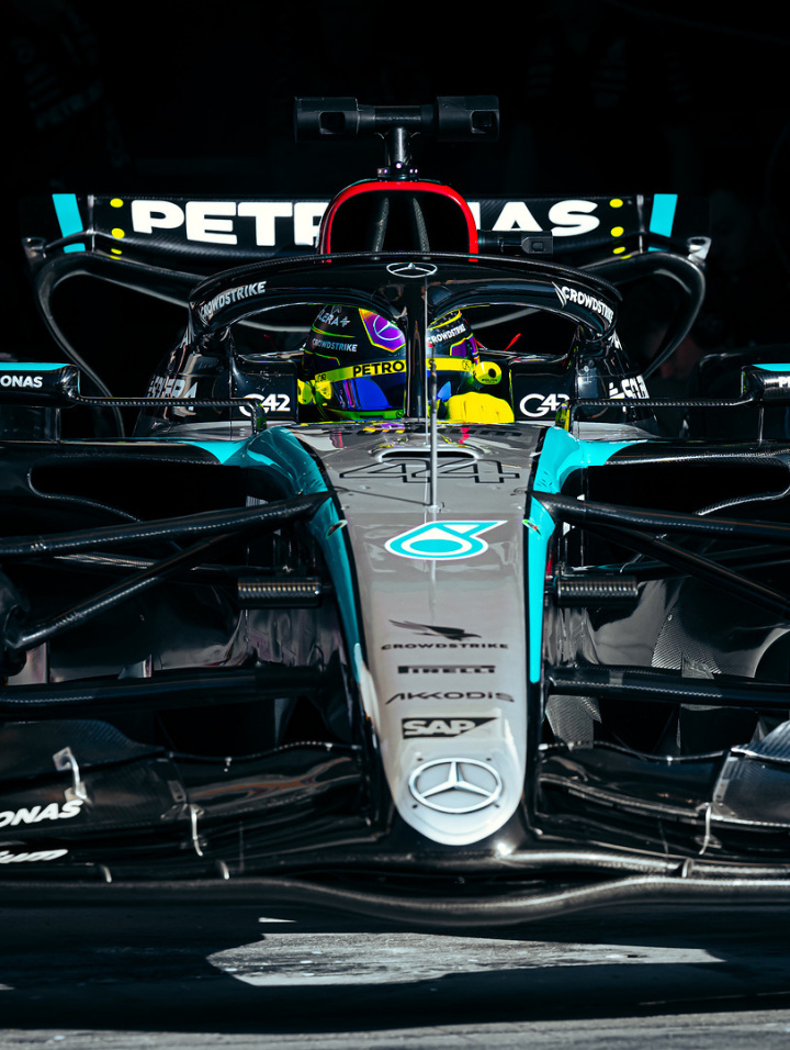 哈斯车队逆转阿斯顿马丁，汉密尔顿高光表现