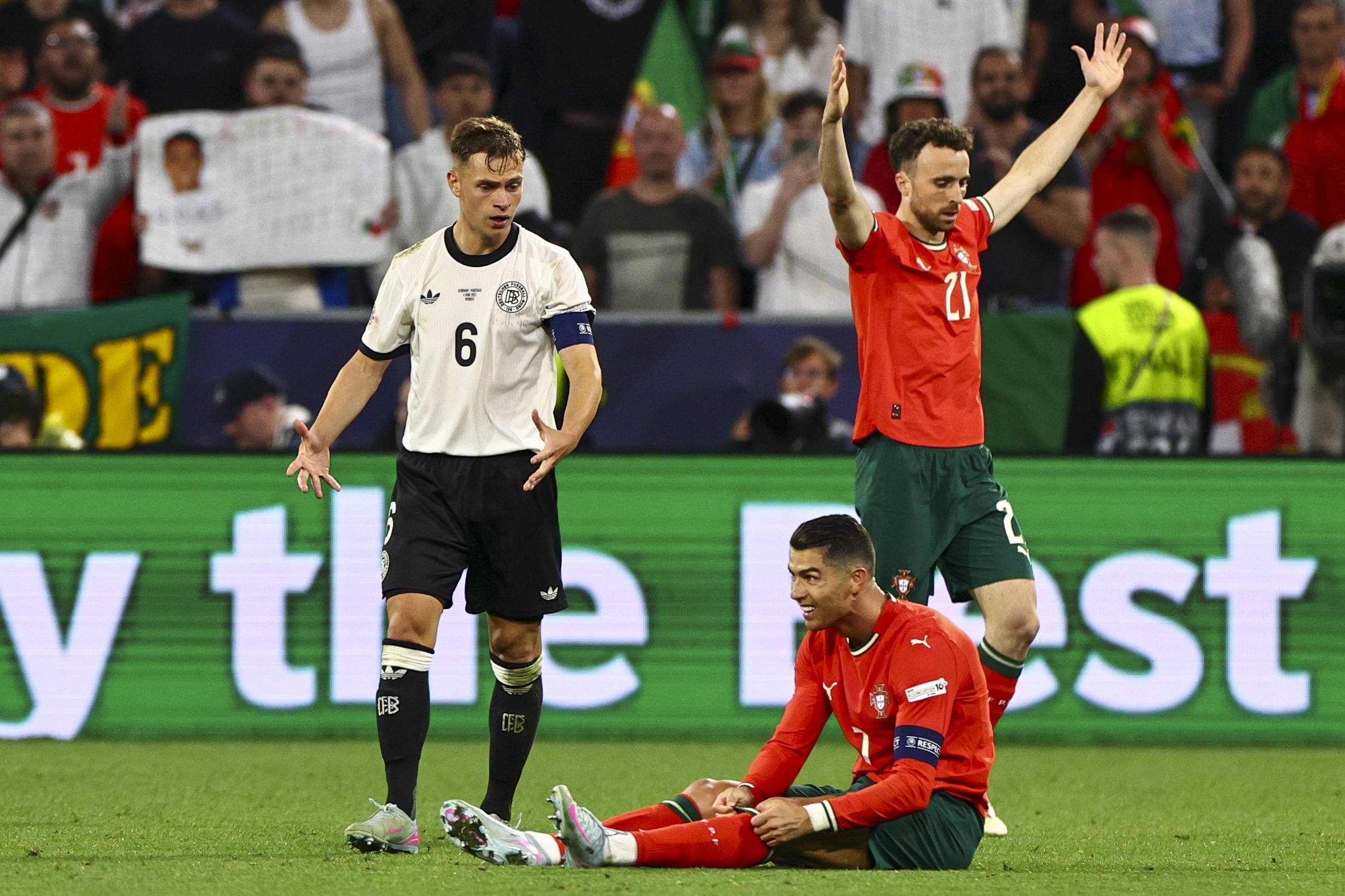 波兰队翻盘葡萄牙队，梁靖崑统治全场