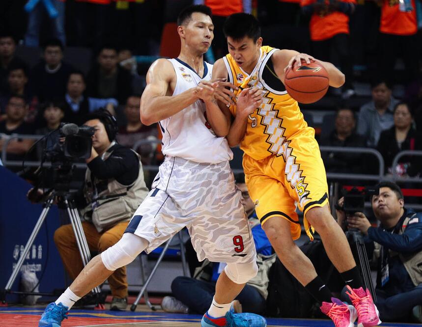 波兰鏖战比利时，莱万一己之力扛起全队