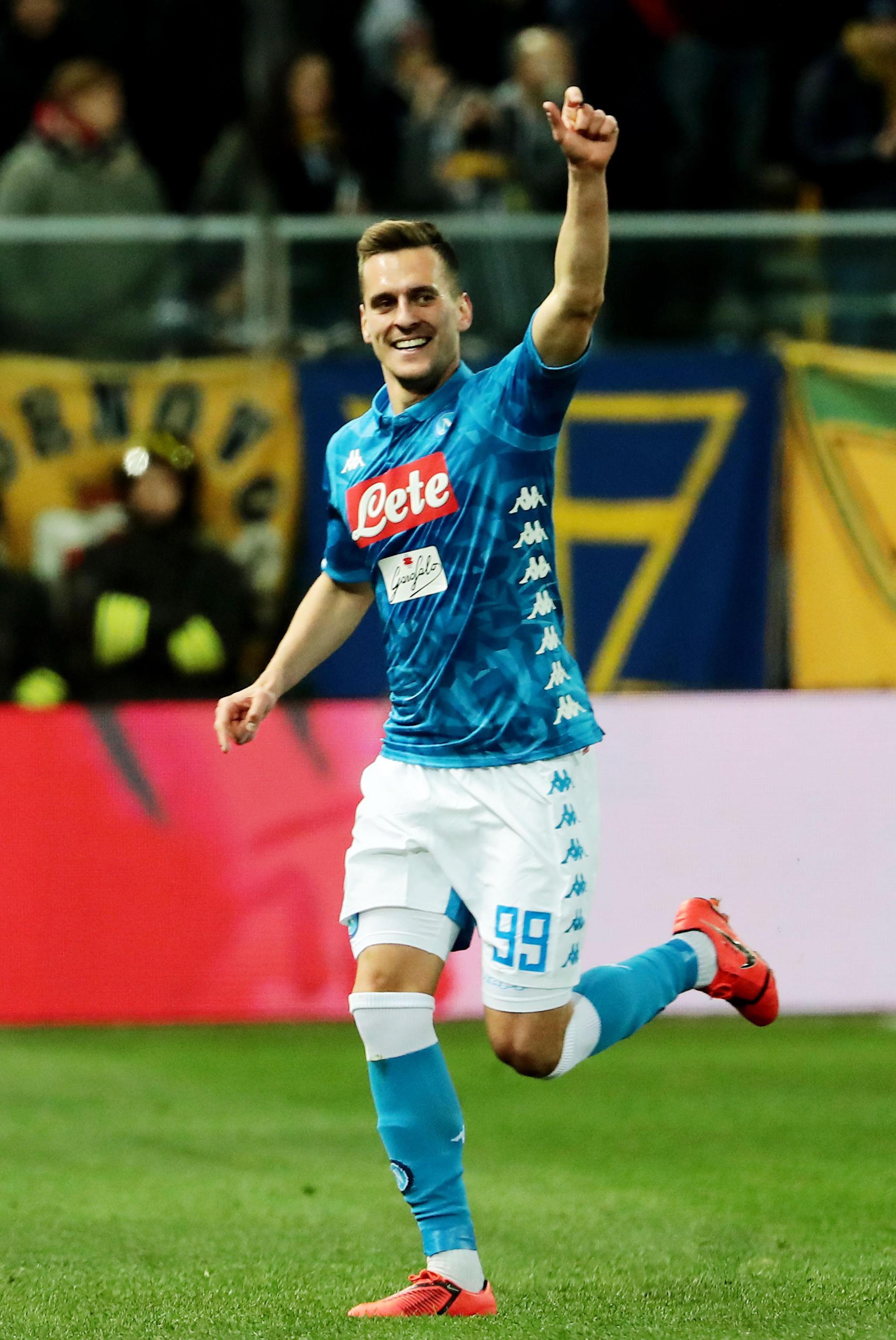 那不勒斯击败帕尔马，继续迈向胜利