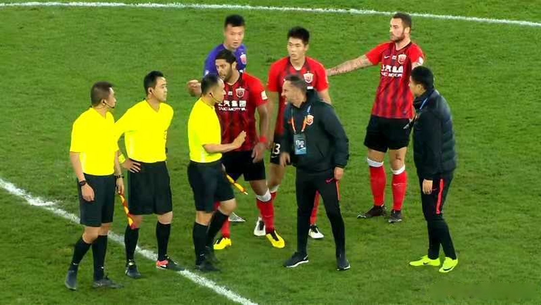 北京国安客场不敌上海上港，遭受失败