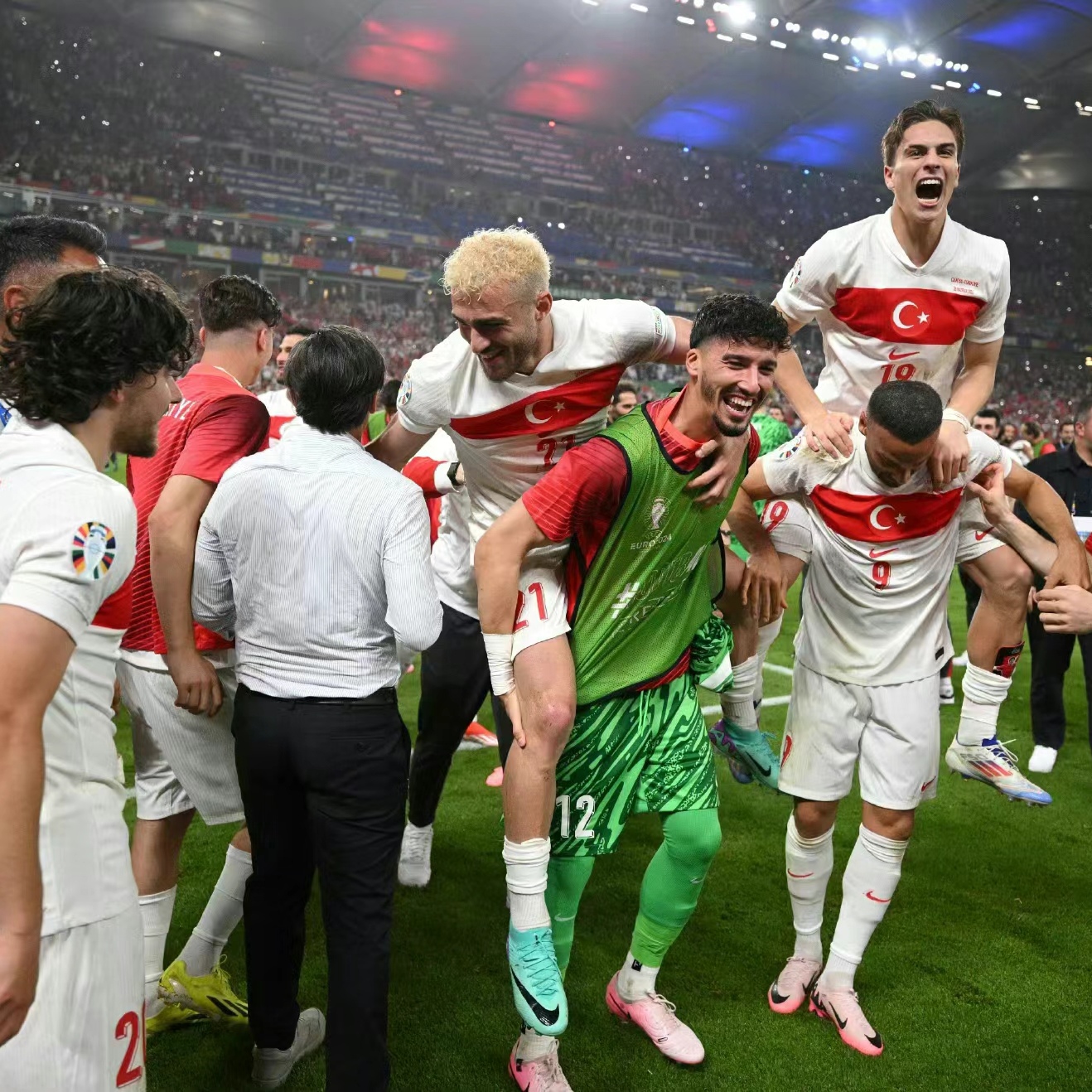 激战不断！欧洲赛事冠军之争愈演愈烈