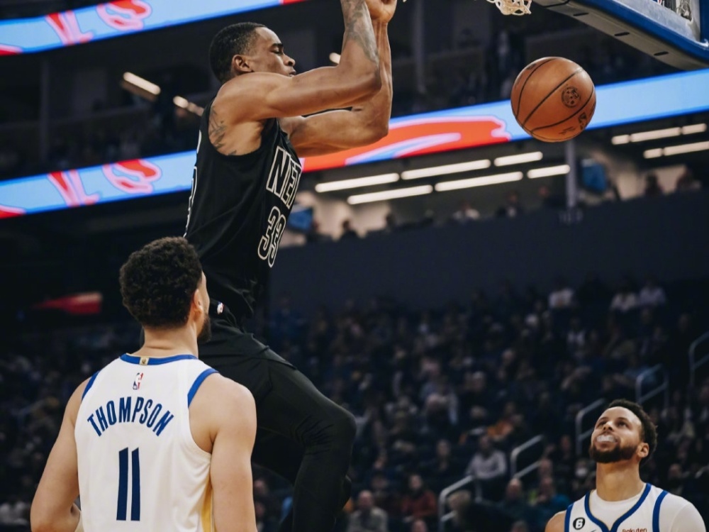 激烈比赛终结，胜者雄姿英发