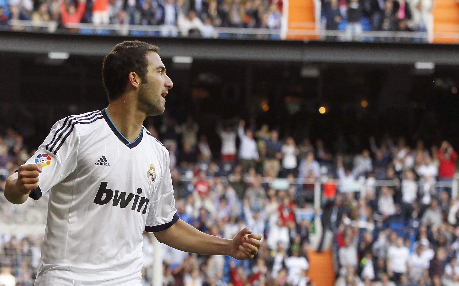 舞台越大越强,东契奇的巨星光芒与魔术般的节奏掌控